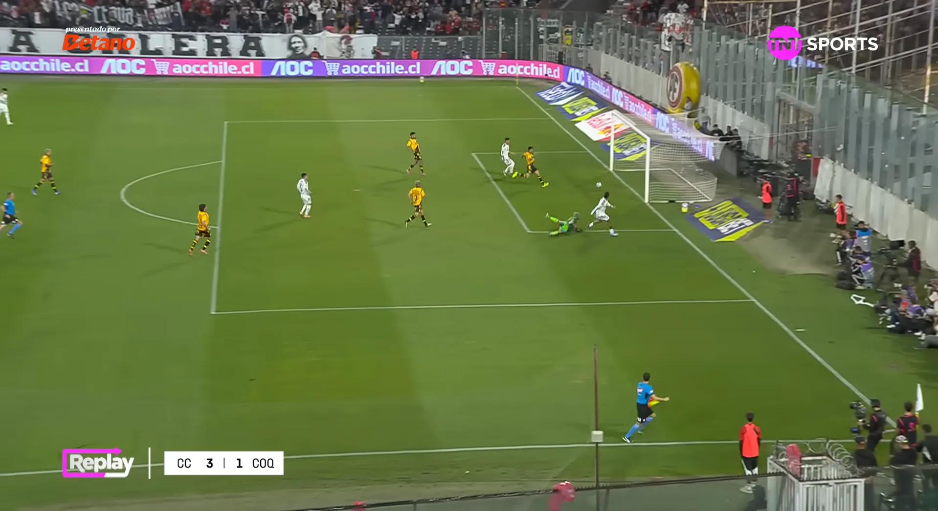 Javier Correa queda con la ventaja en el 2vs2 ante la salida del Mono Sánchez.