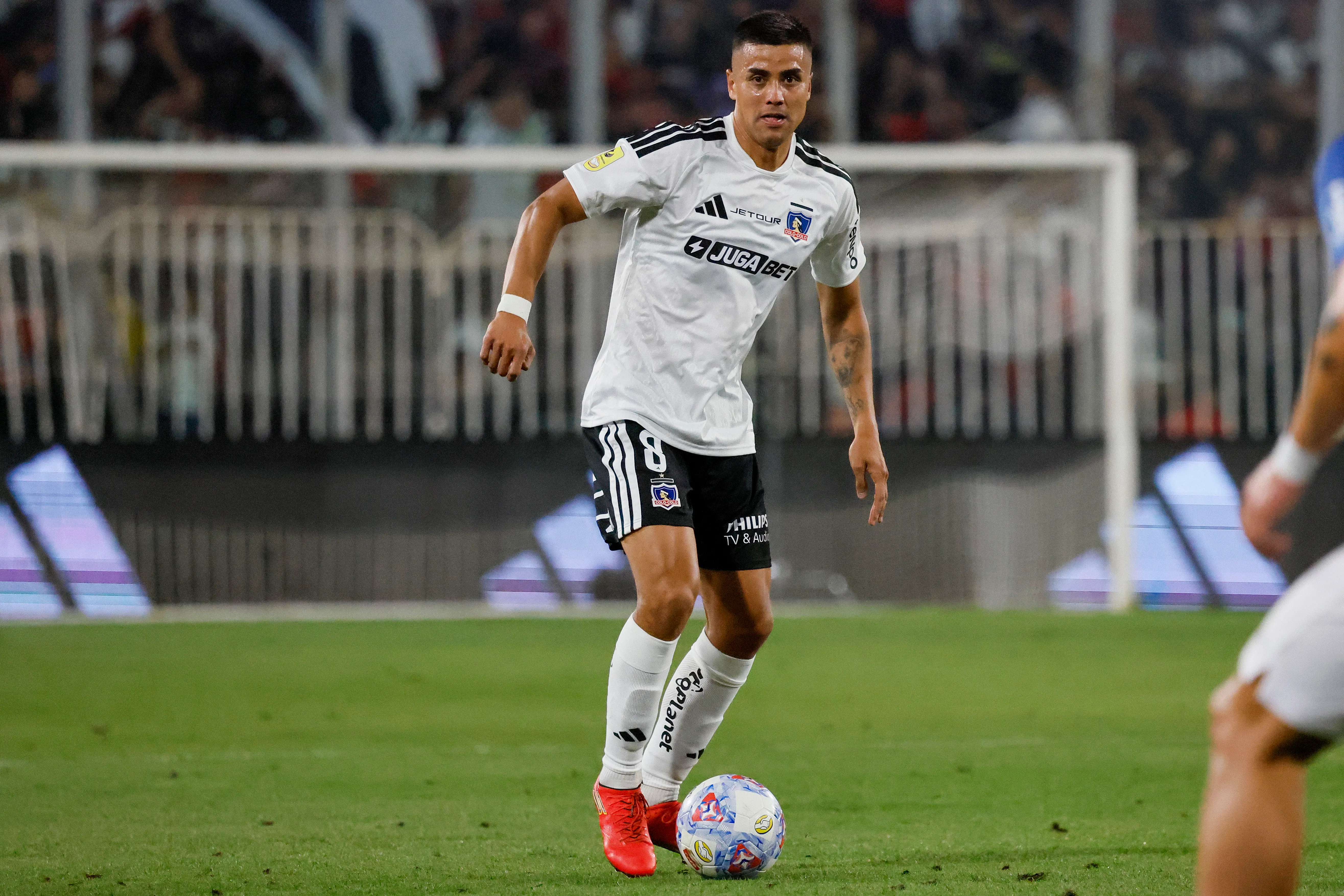 El volante se vio obligado a abandonar la cancha ante Coquimbo Unido por molestias físicas.