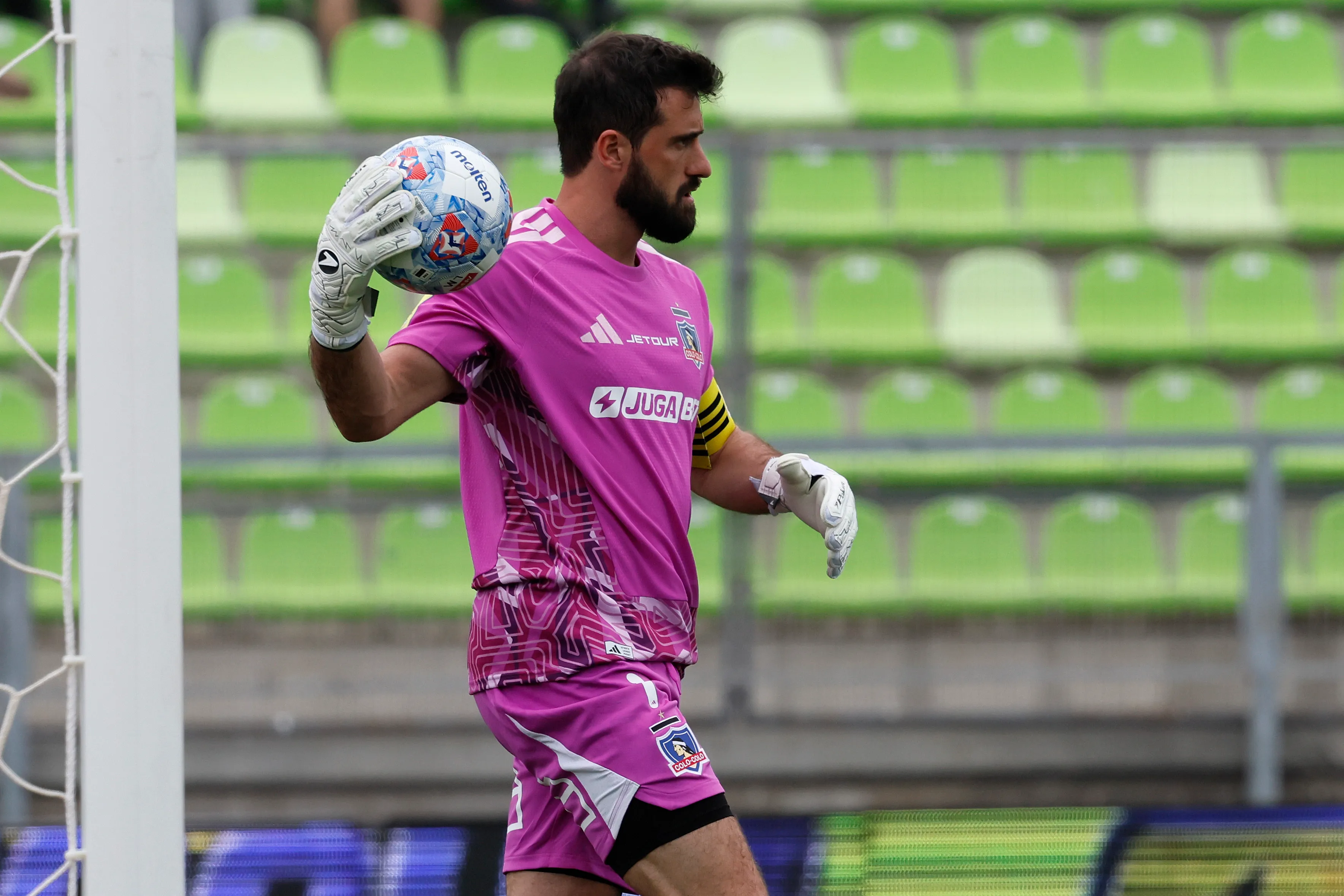 Fernando de Paul tiene contrato vigente con Colo Colo hasta el 2027.