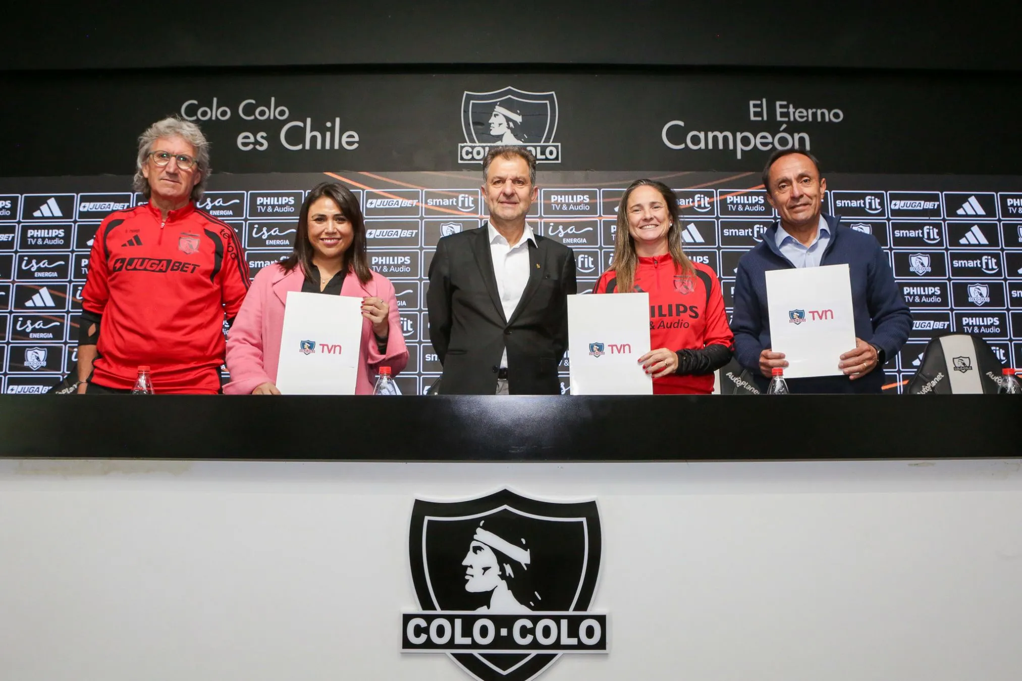 Aníbal Mosa, Tatiele Silveira, Daniel Morón y Jaime Pizarro en la firma del convenio. Foto: TVN.