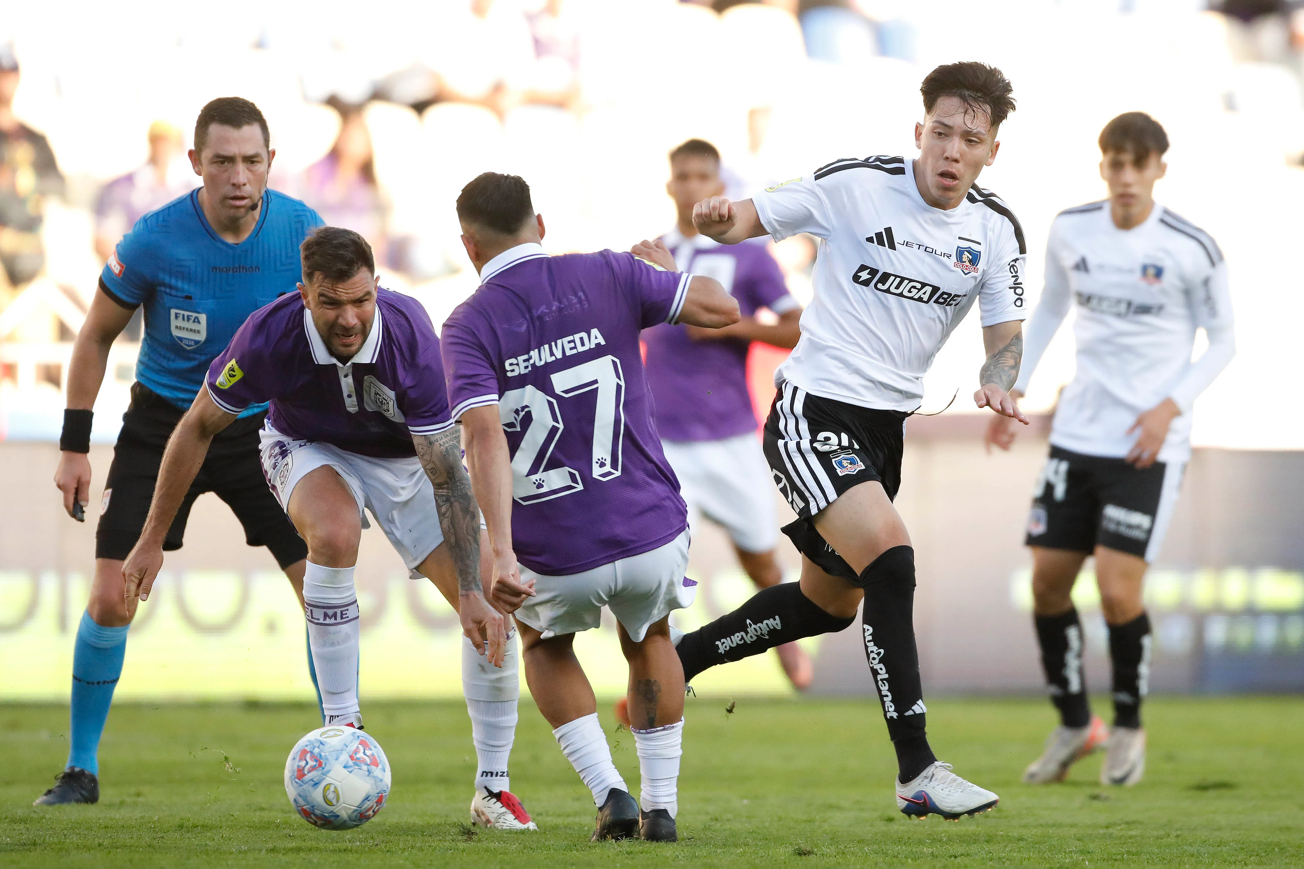 Colo Colo enfrentará a Deportes Concepción en el Estadio Monumental por la Copa de la Liga.