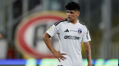 Claudio Aquino presenta molestia en el entrenamiento de Colo Colo y es duda para Ortiz