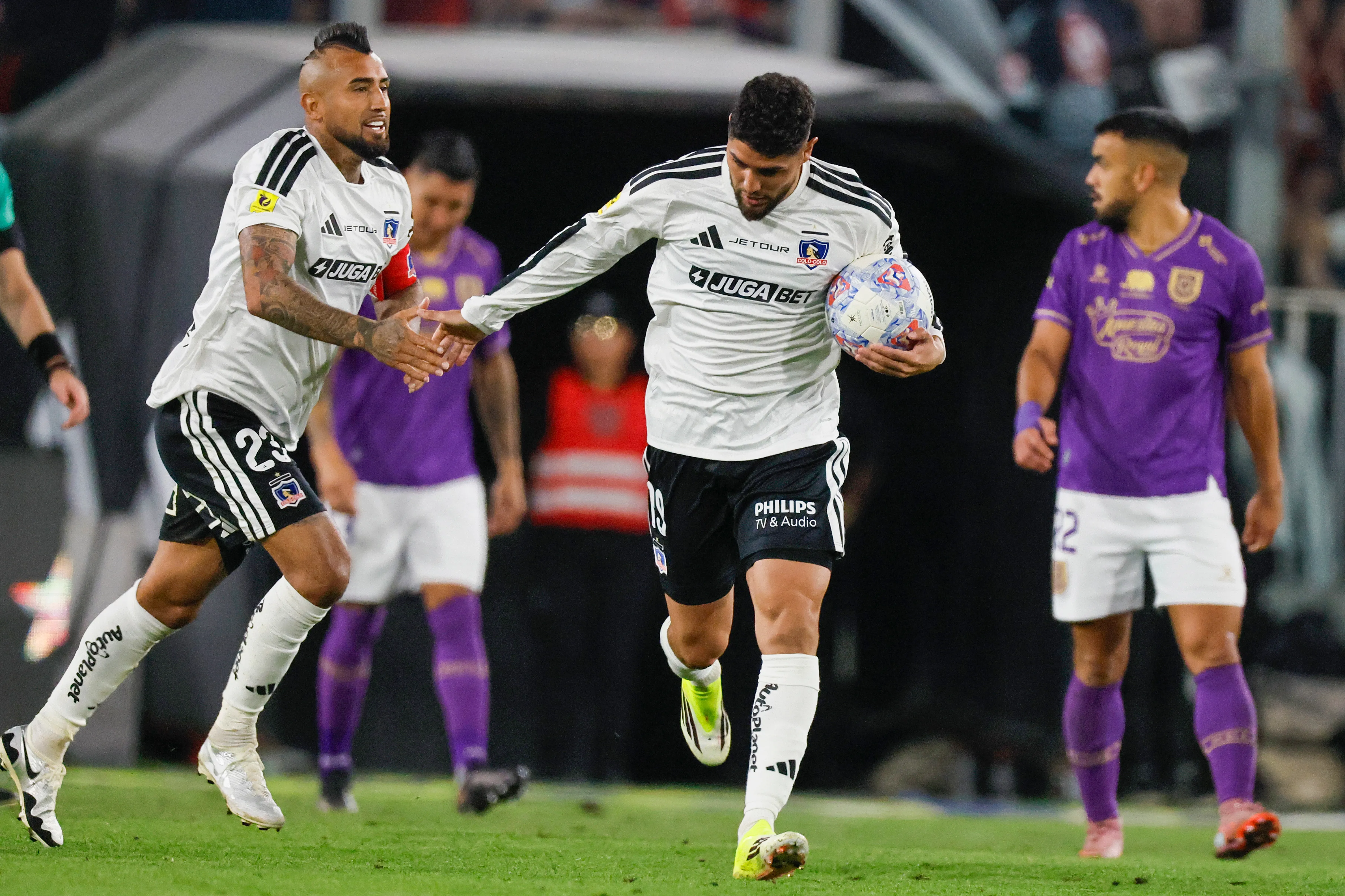 Maximiliano Romero encaminó el triunfo del Cacique ante el León de Collao tras marcar el empate parcial. 