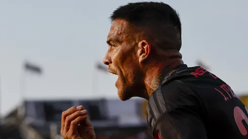 Las dos versiones que surgen sobre el futuro de Javier Méndez en Colo Colo.