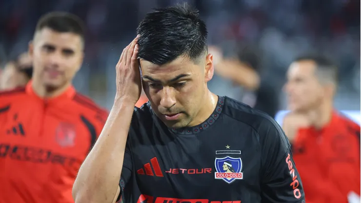 Fernando Ortiz aclara estado de Tomás Alarcón tras sufrir lesión en Colo Colo.