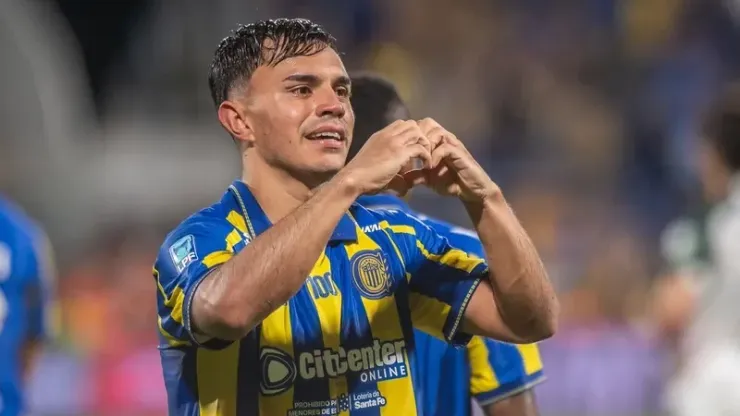 La felicidad de Vicente Pizarro tras ser ovacionado por los hinchas de Rosario Central.