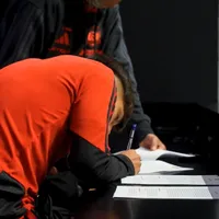 Catalán firma contrato profesional con Colo Colo: su mamá se emocionó