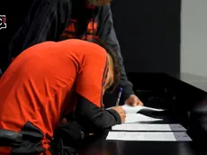 Catalán firma contrato profesional con Colo Colo: su mamá se emocionó