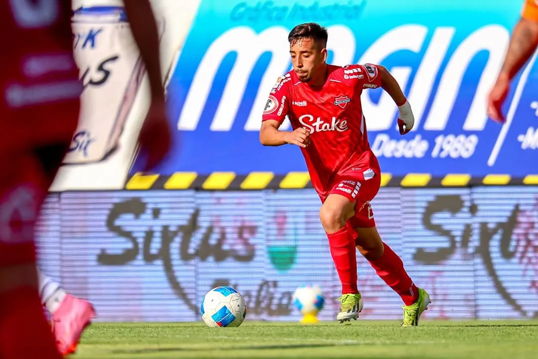 Sebastián Valencia es baja en Ñublense para enfrentar a Colo Colo.Imagen: Instagram Ñublense