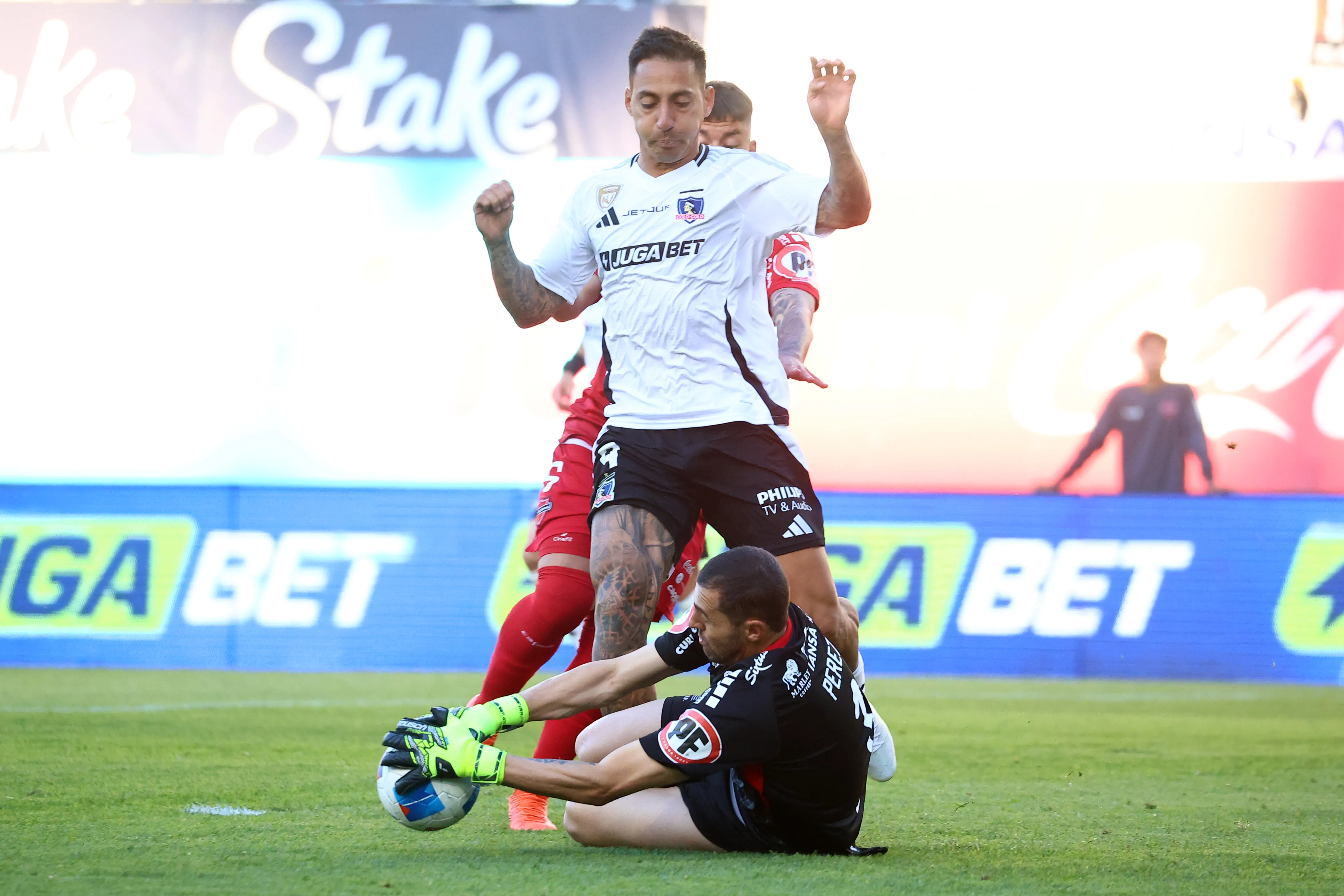 Albos y diablos rojos se ven las caras en Macul. Imagen: Eduardo Fortes/Photosport