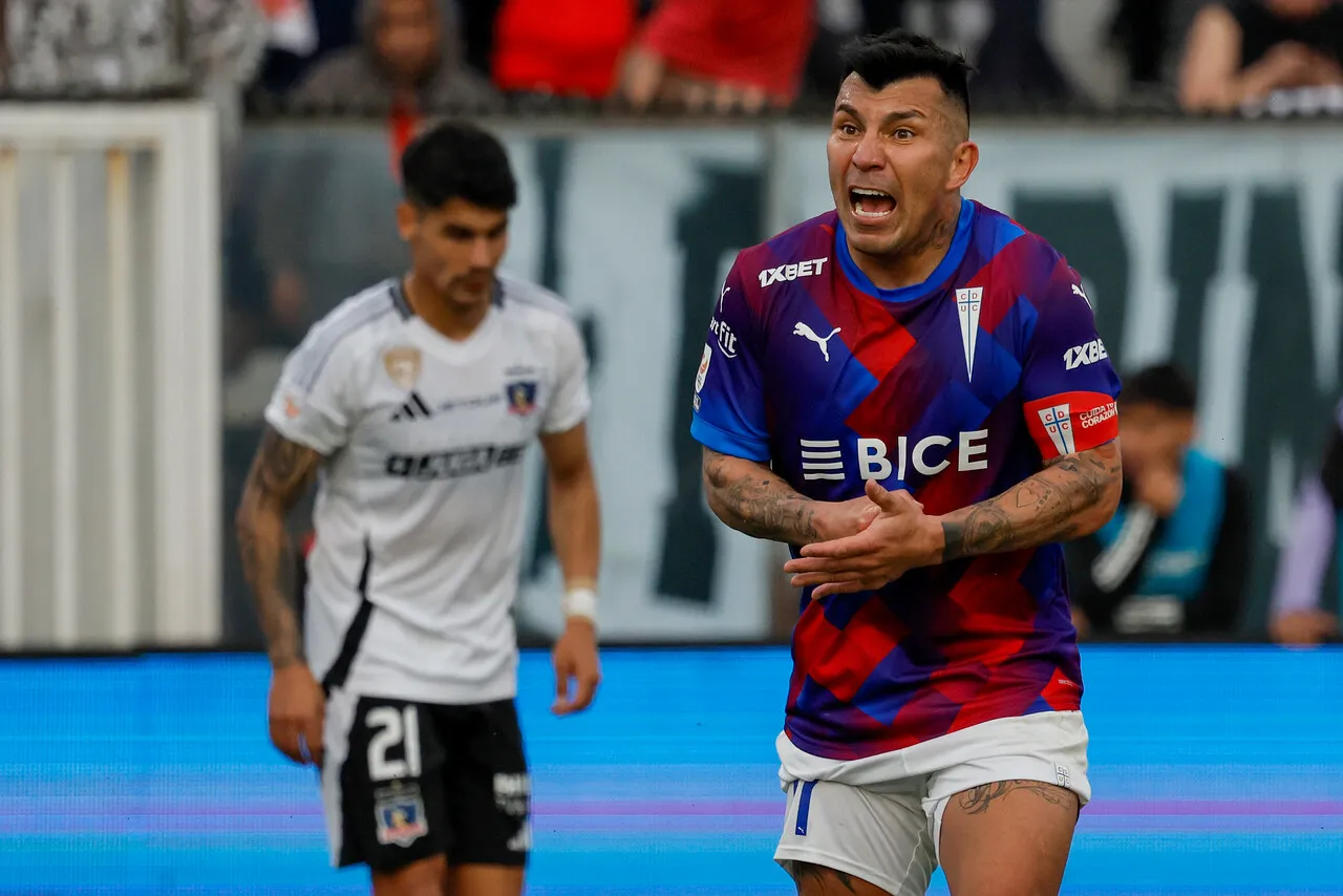 Gary Medel será baja para el partido ante Colo Colo. Imagen: Andres Pina/Photosport