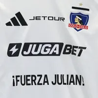 “Fuerza Julián” La historia detrás del mensaje en la camiseta de Colo Colo
