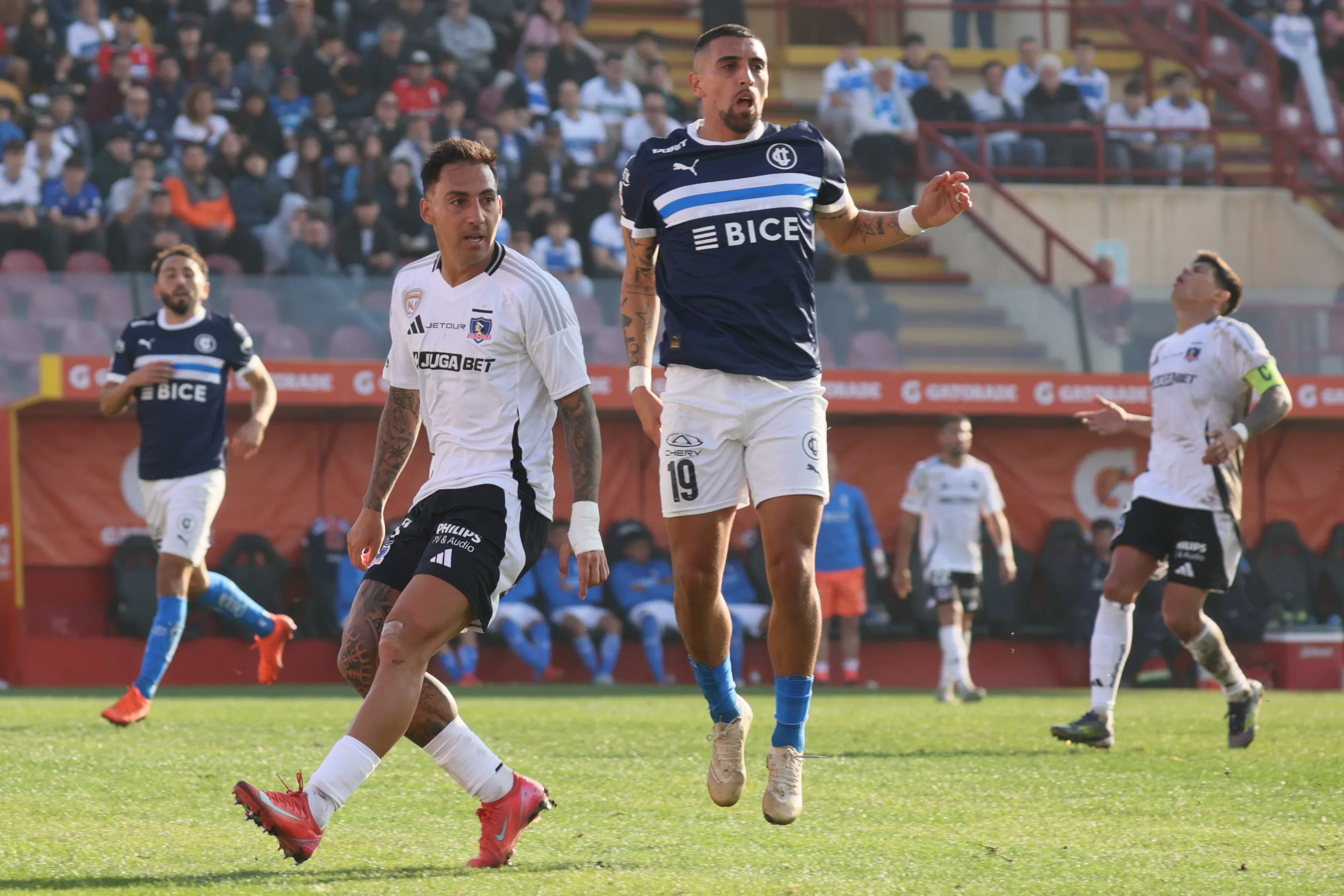 Colo Colo juega un partido clave este domingo ante Universidad Católica | Foto: Photosport