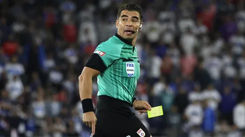 Tuvo un cruce con Almirón en un clásico: José Cabero, el árbitro del Colo Colo vs Católica