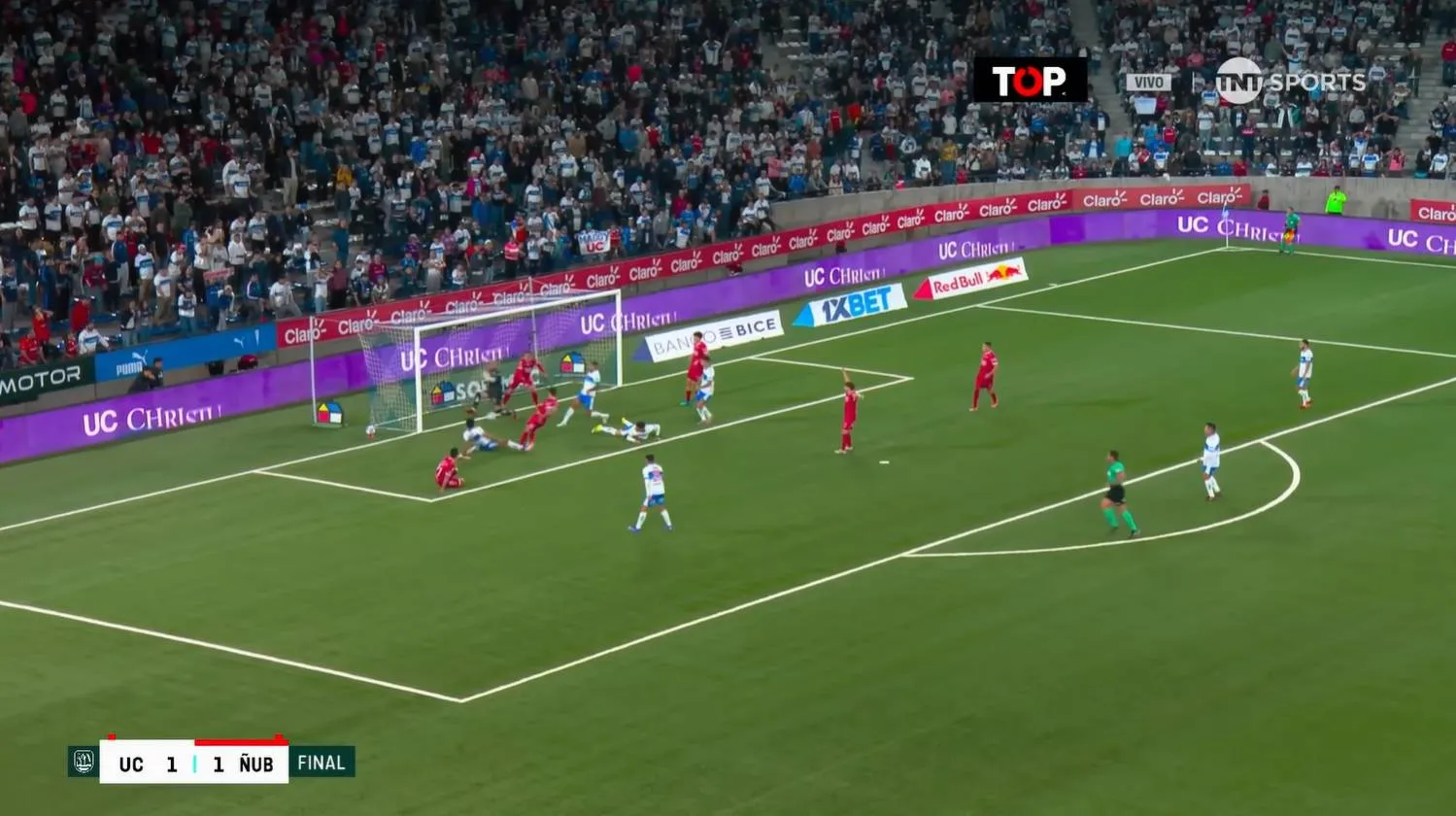 Tras un rebote la pelota sigue con vida y Ávalos empata en el final. Foto: Captura.