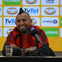 La conferencia más divertida de Vidal en Colo Colo: Ampuero y Ortiz aportaron