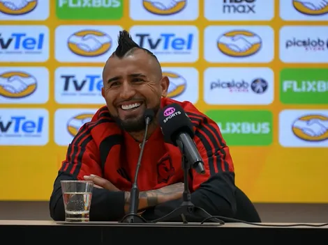 La conferencia más divertida de Vidal en Colo Colo: Ampuero y Ortiz aportaron