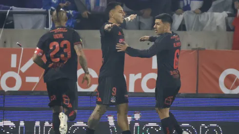 Colo Colo vence a la UC con doblete de Javier Correa.