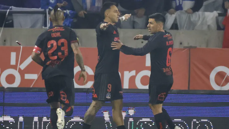 Colo Colo vence a la UC con doblete de Javier Correa.