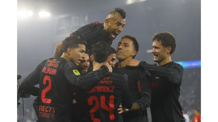 ¡Colo Colo derrota a la UC y se aleja en el liderato!