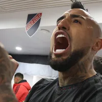 Un guerrero: Vidal sacó aplausos por su gesto en un tiro libre de la UC