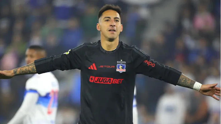 Javier Correa sigue entre algodones en Colo Colo.