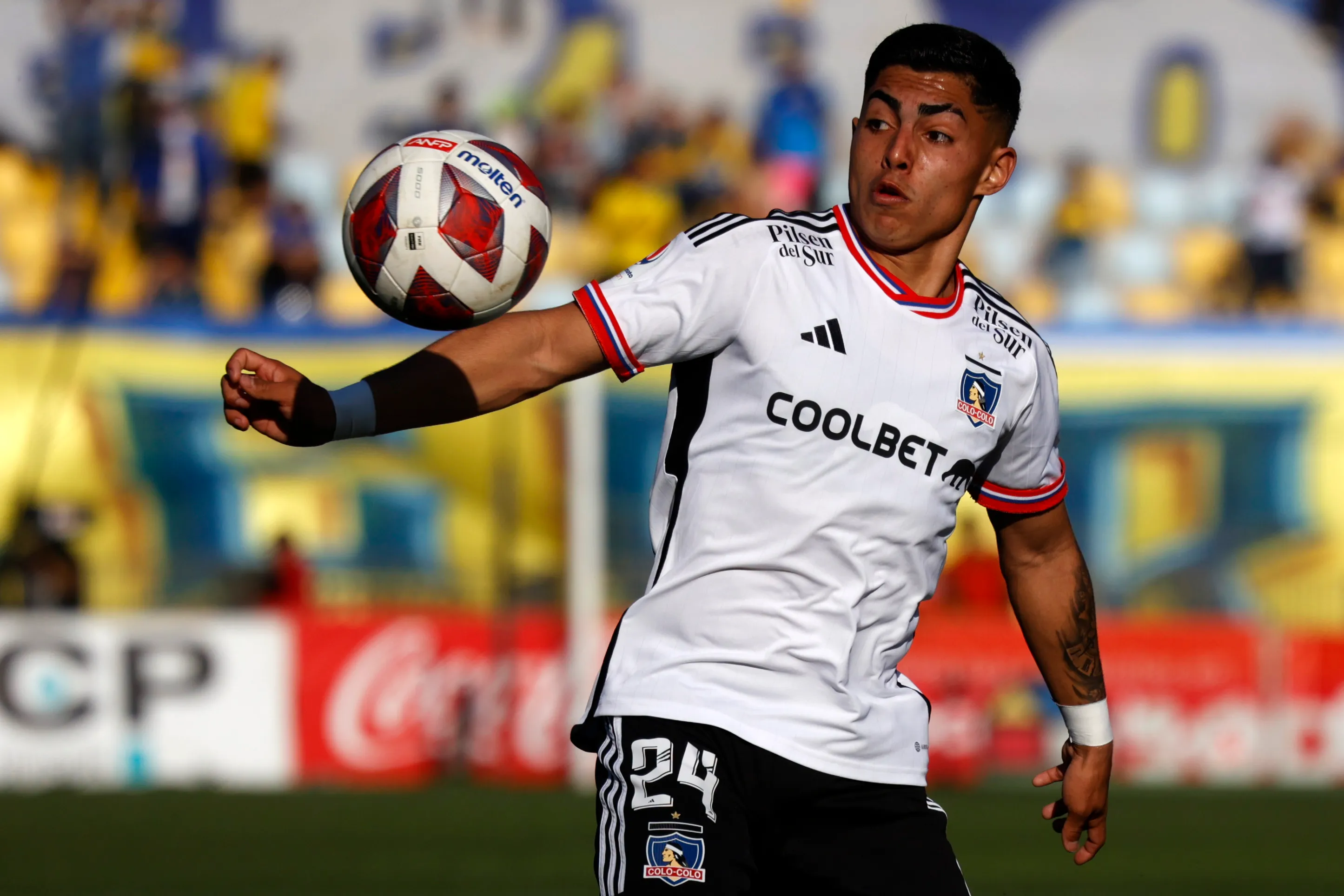 Edmundo Valladares se refirió a la opción de que Jordhy Thompson vuelva a Colo Colo. 