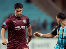 Rodríguez sorprende en Brasil: golazo a Gremio y sueño copero en Uruguay
