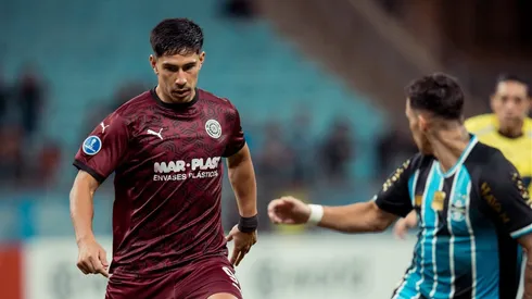 Rodríguez sorprende en Brasil: golazo a Gremio y sueño copero en Uruguay.