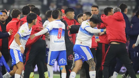 Loyola aclara su polémico gesto a los hinchas de la UC en el clásico.