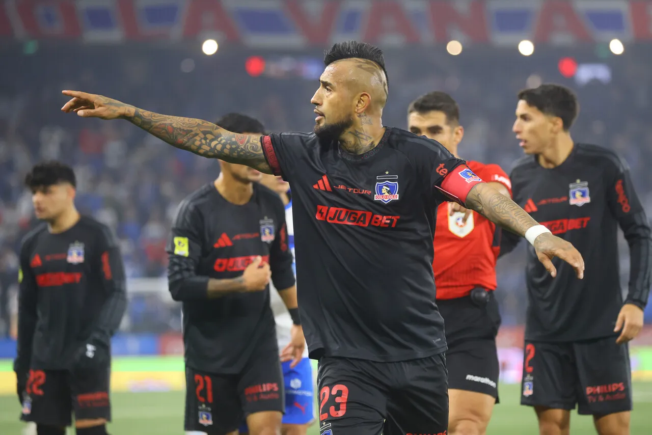 Arturo Vidal pasaría al mediocampo en Colo Colo.Imagen: Jonnathan Oyarzun/Photosport