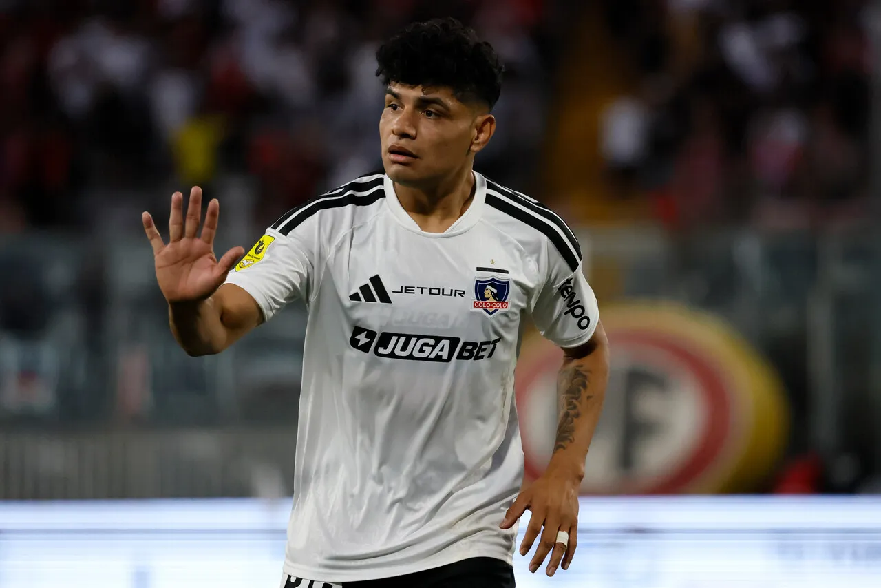 Claudio Aquino no viajará a La Serena con Colo Colo. Imagen: Andres Pina/Photosport