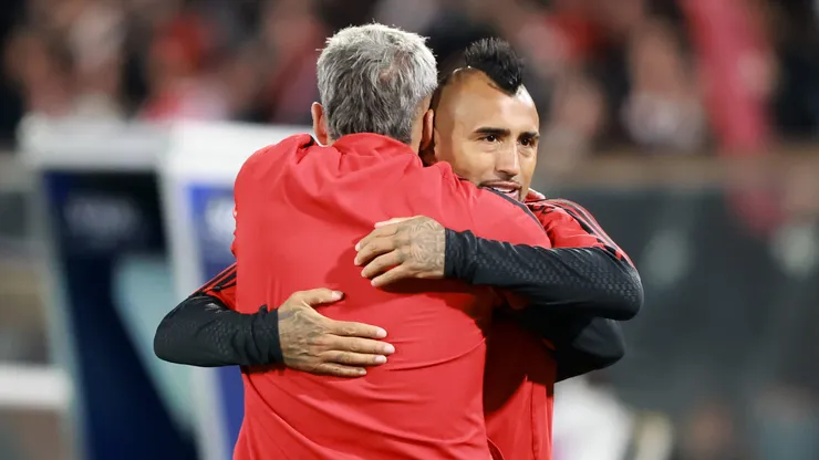 Fernando Ortiz alaba a Arturo Vidal por su rendimiento en triunfo de Colo Colo.