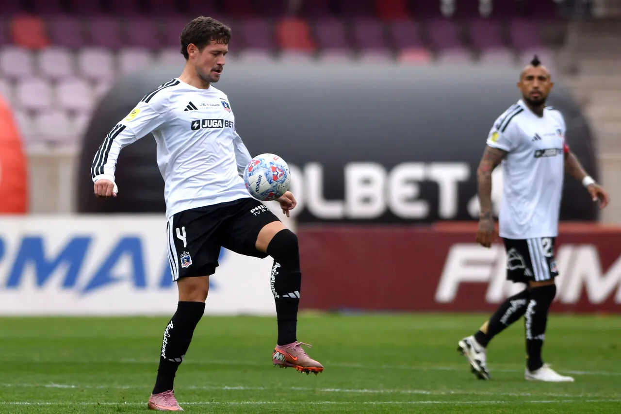 Joaquín Sosa estará suspendido en Colo Colo. Imagen: Alejandro Pizarro Ubilla/Photosport