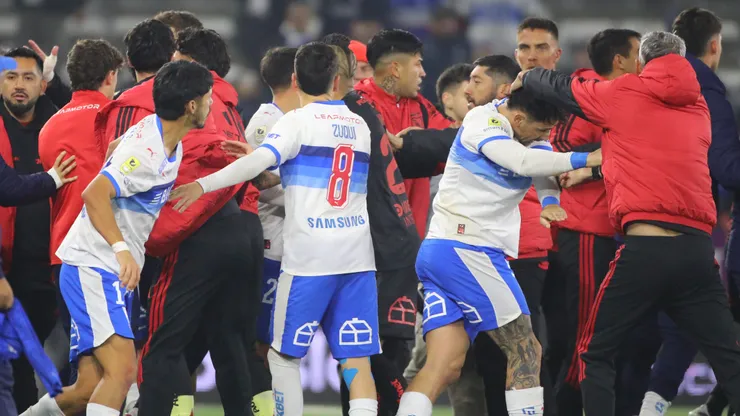Los jugadores de Colo Colo y Universidad Católica involucrados en la trifulca post clásico fueron sancionados.