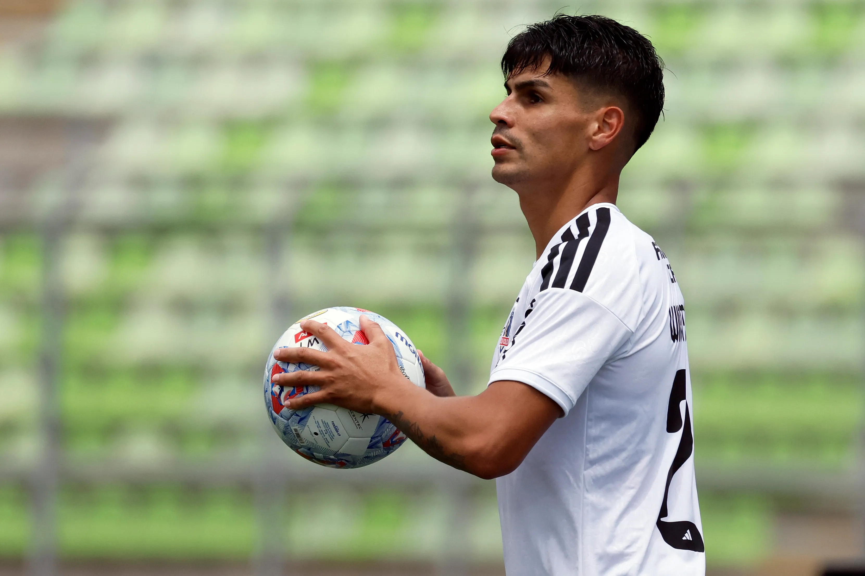Erick Wiemberg asoma como titular en Colo Colo.