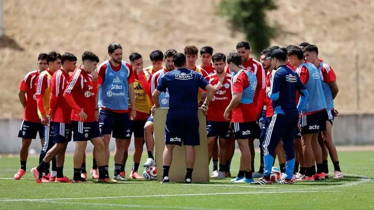 La selección chilena confirma su formación para enfrentar a Portugal.