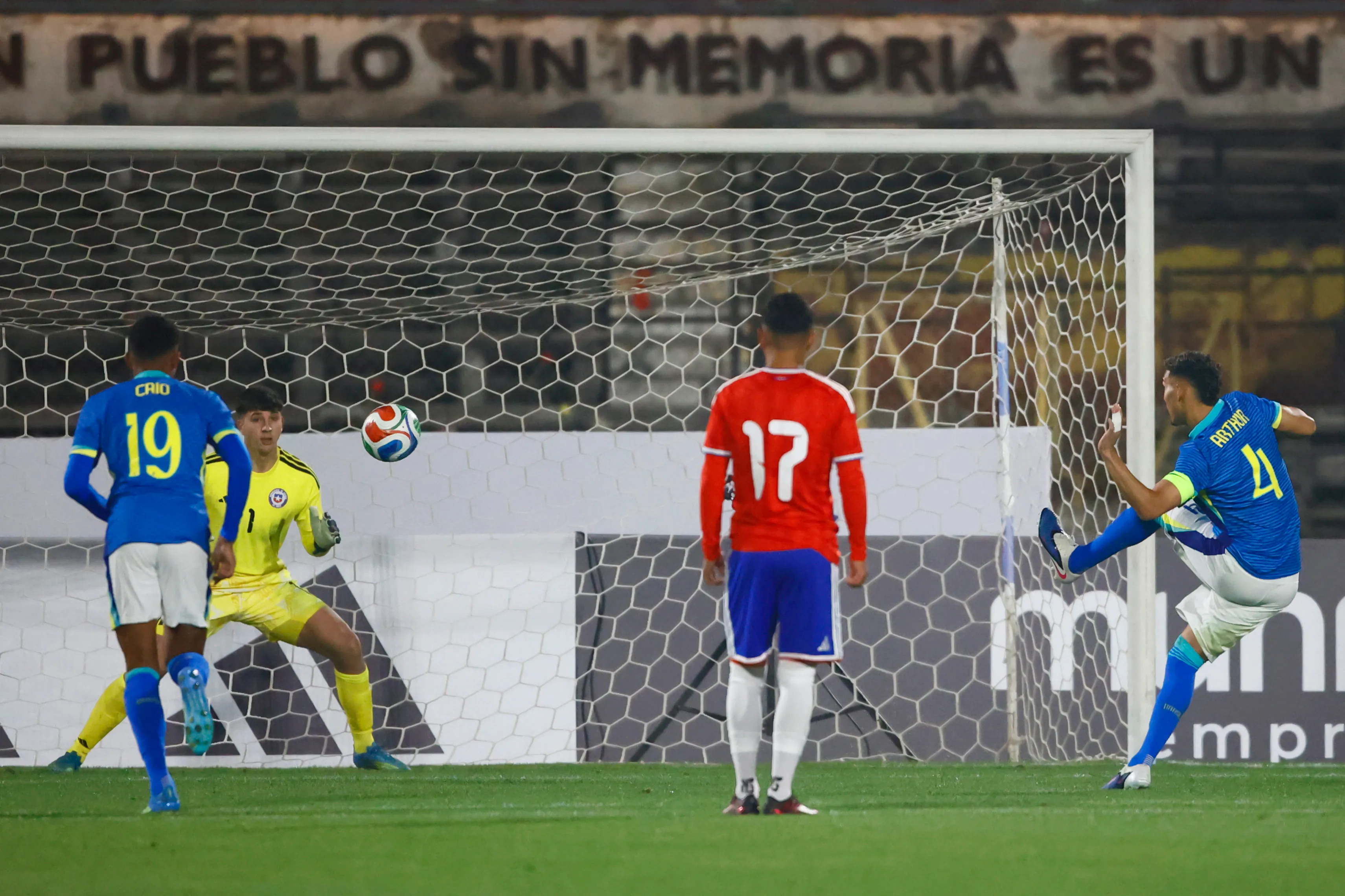 Maureira poco pudo hacer en el penal bien ejecutado por Brasil Sub 20 | Foto: Photosport