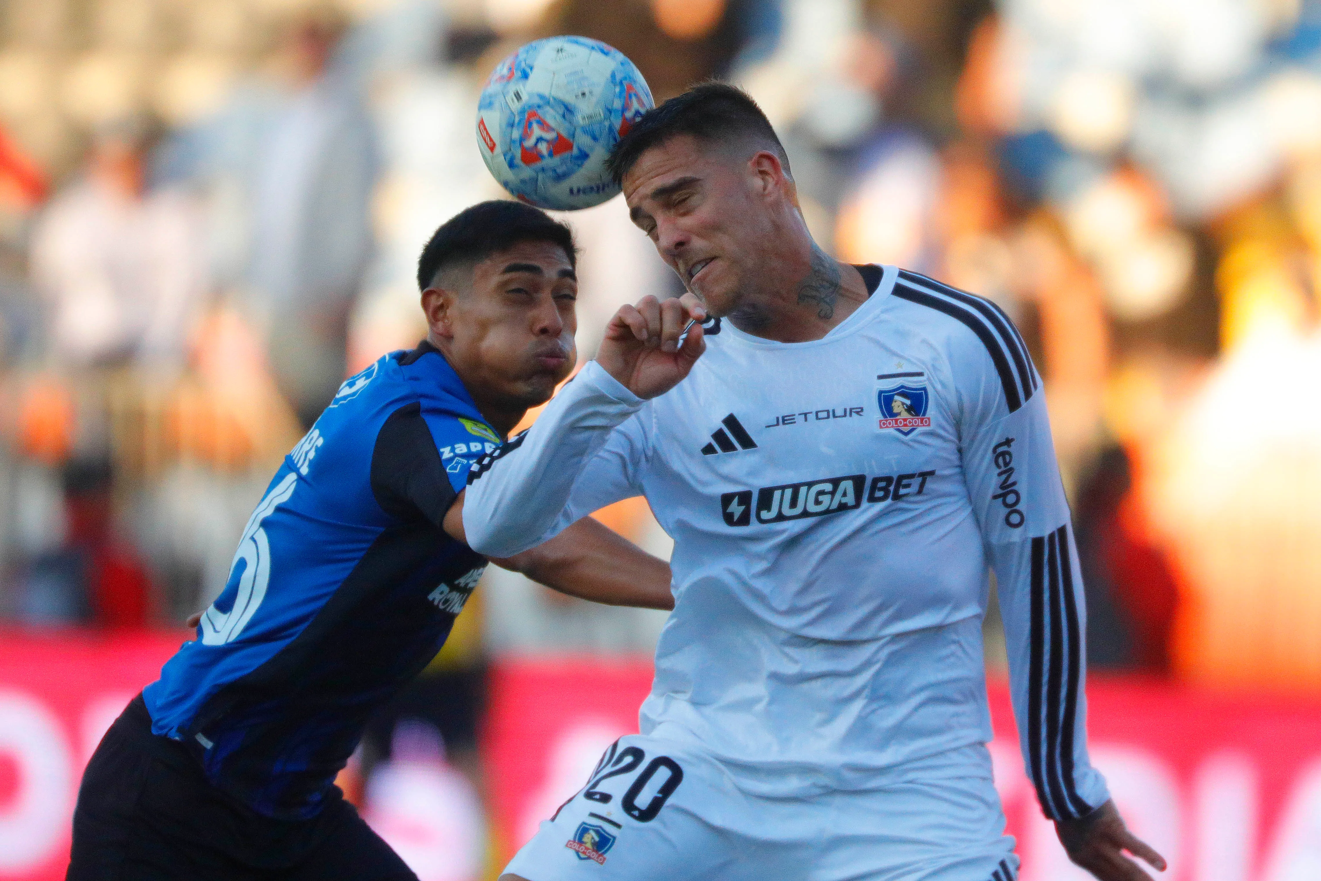 Javier Méndez no ha tenido el nivel que se espera en un club como Colo Colo | Foto: Photosport