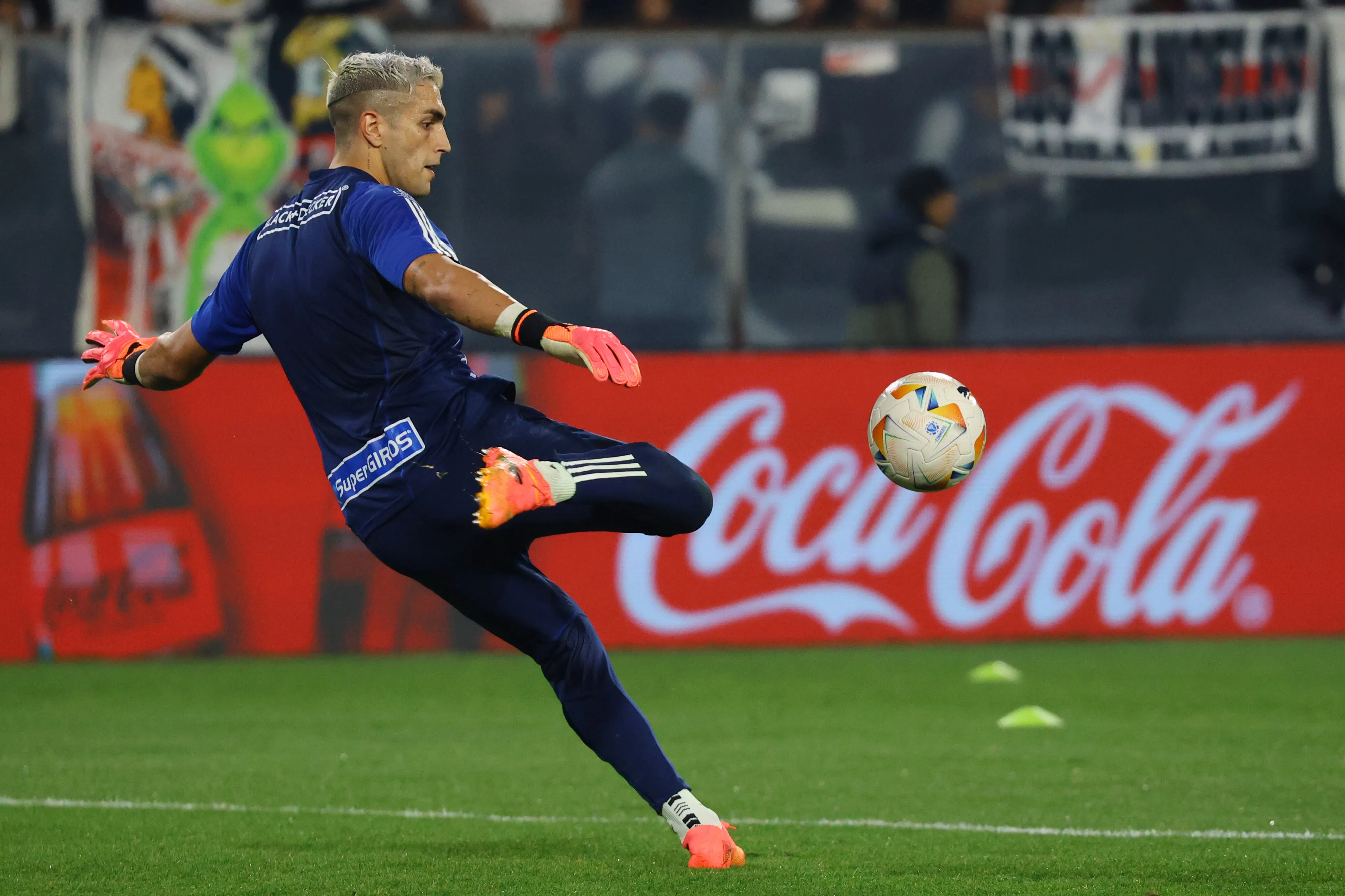 Santiago Mele ya visitó el Monumental en 2024 jugando para Junior | Foto: Getty