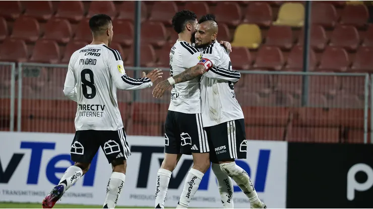 Video: Vidal pidió el penal, se impuso a sus compañeros y marcó para Colo Colo.