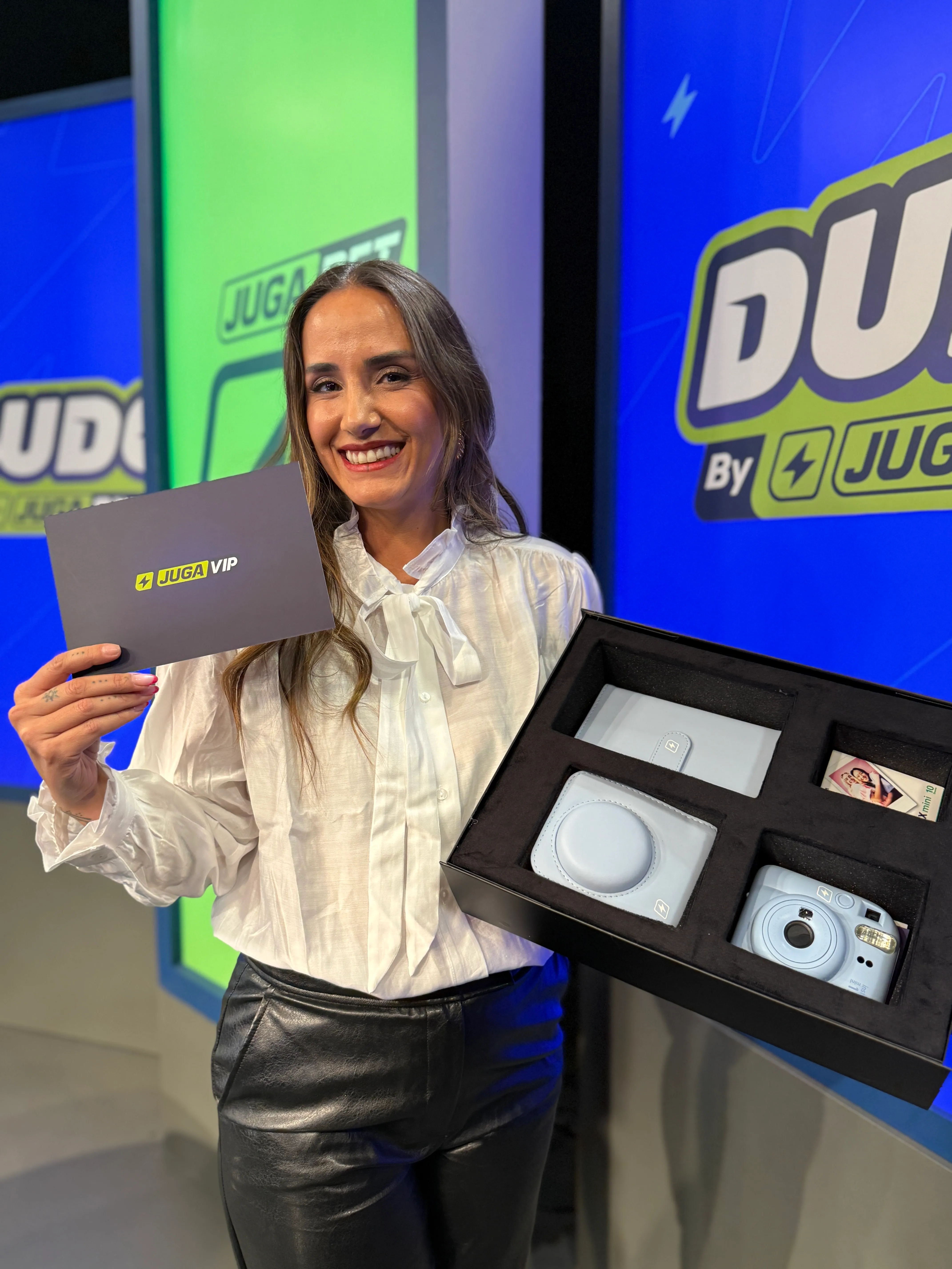 Los invitados también se llevan premios si pasan las preguntas del programa. Foto Cedida.