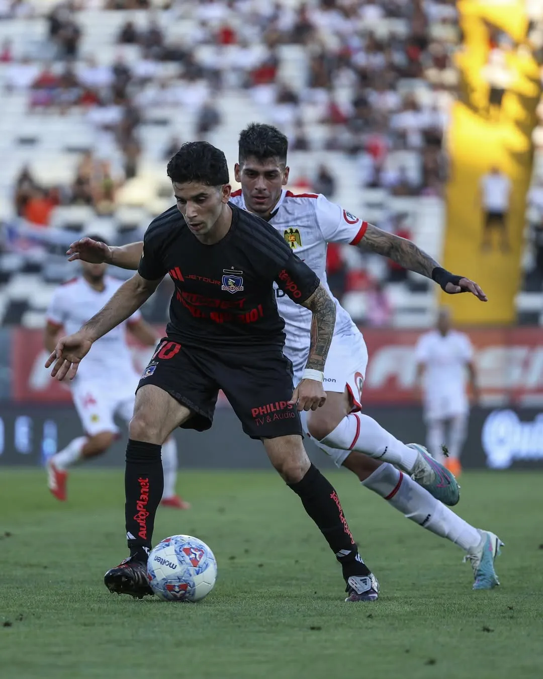 Los Albos frente a la Unión Española en el amistoso de Noche Alba. (Foto: Colo Colo)