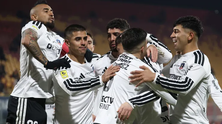 Colo Colo golea a Unión Española y se escapa en la cima del grupo E.