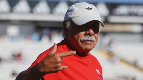 Carlos Caszely sorprende y asegura que Colo Colo no necesita nuevos refuerzos