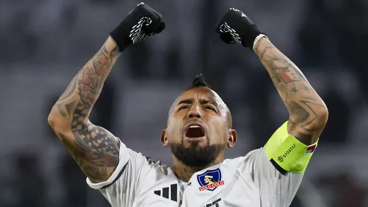 Arturo Vidal marca un golazo para poner en ventaja a Colo Colo sobre Recoleta.
