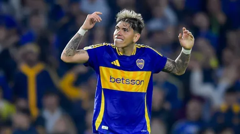 Palacios reaparece en Boca tras siete meses fuera por lesión.