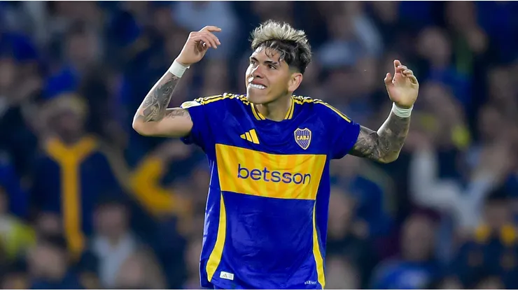 Palacios reaparece en Boca tras siete meses fuera por lesión.