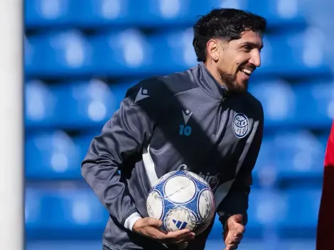 Diego Valdés marca un gol en Vélez mientras espera por Colo Colo