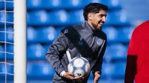 Diego Valdés marca un gol en Vélez mientras espera por Colo Colo.